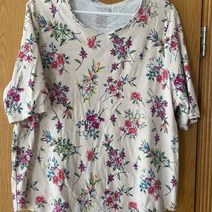 Women’s plus size tee top